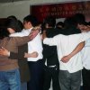 生命动力工作坊学员们感动地拥抱在一起