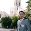 陈柏林老师走访奥克兰大学时在钟楼留影